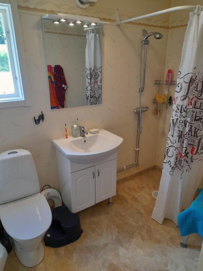 Summer bedroom, outside toilet, shower, kitchen. 120 m from Sandbach. Bräcke Exterior foto